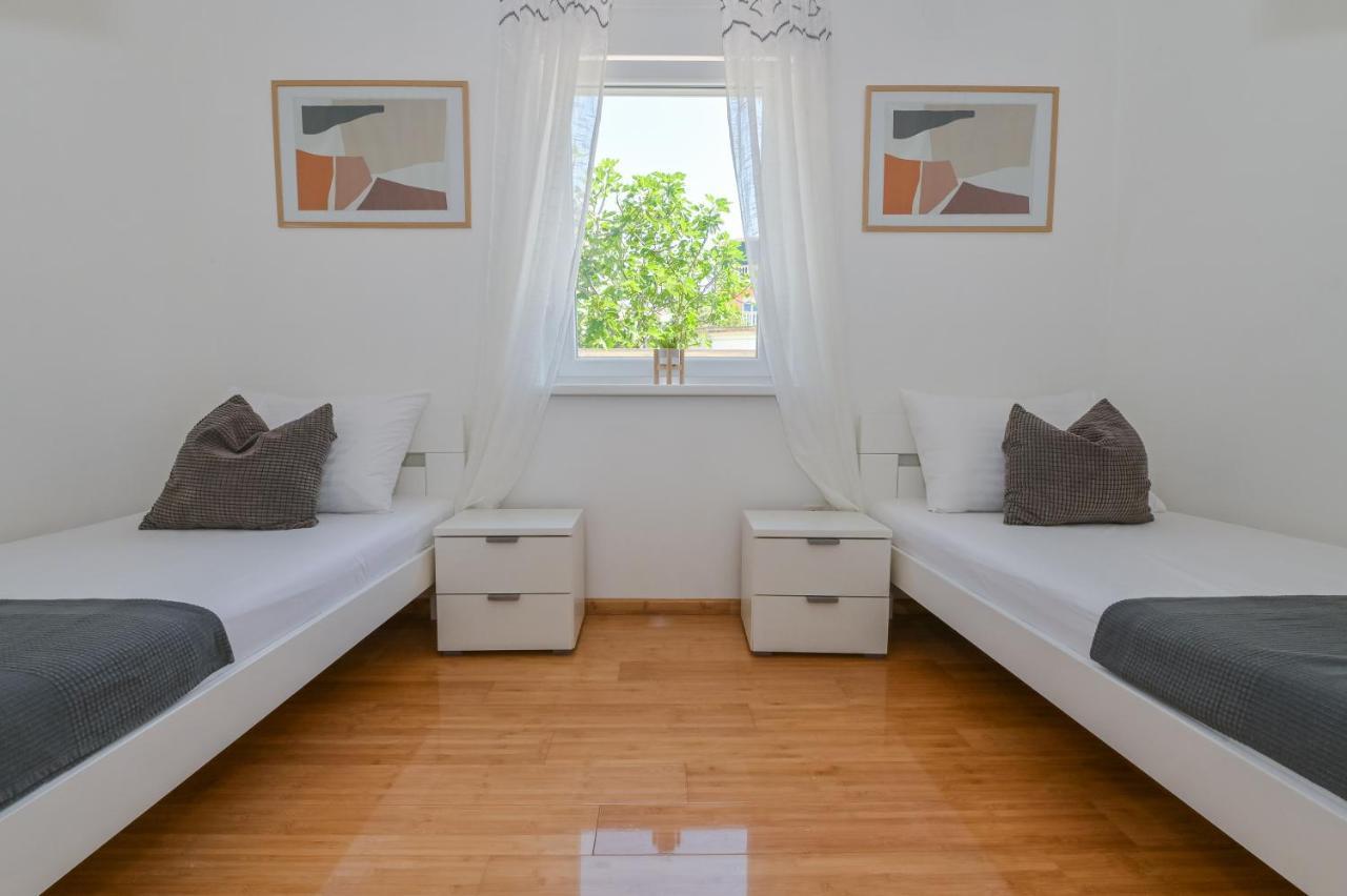 Apartment Funtastic With Private Pool Novalja Eksteriør bilde