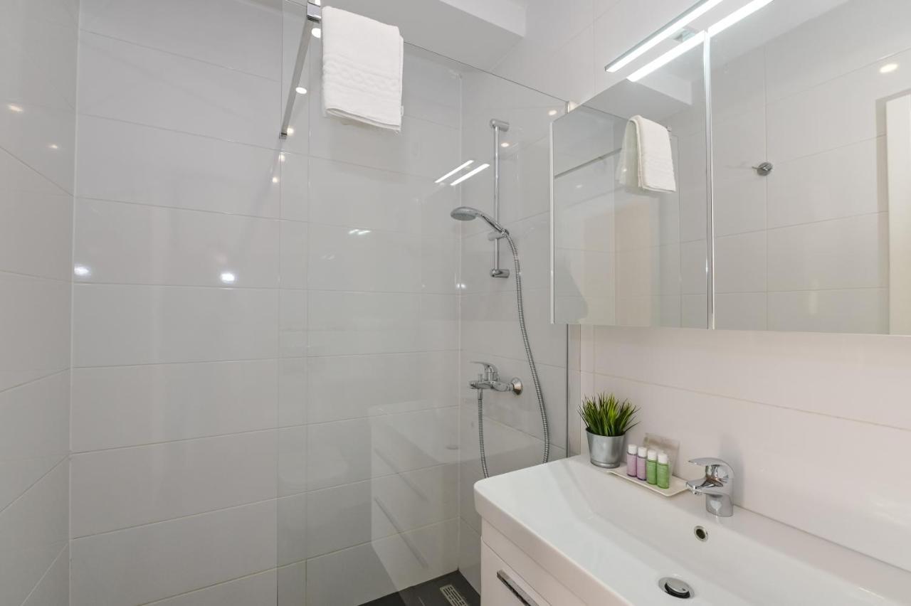 Apartment Funtastic With Private Pool Novalja Eksteriør bilde